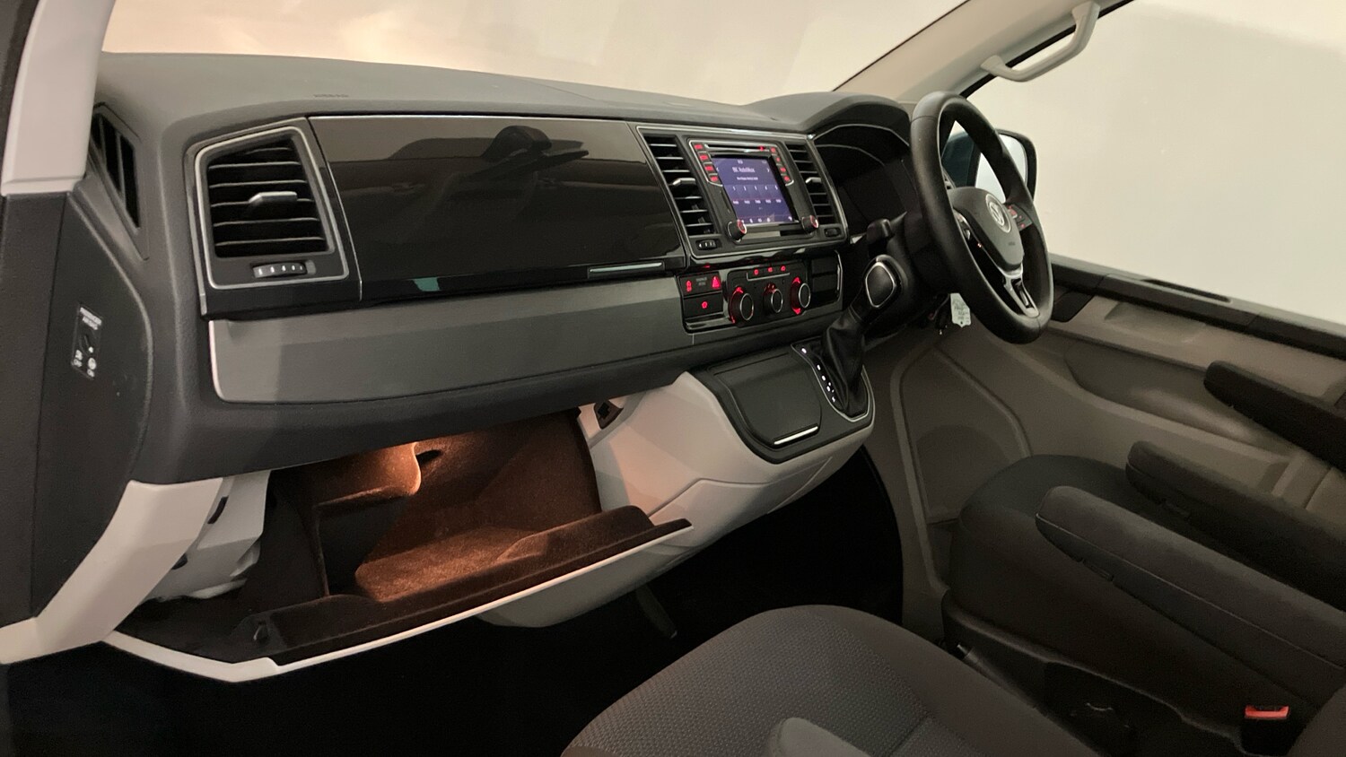 Used Volkswagen Transporter 2018 for sale - 77340283: Photo 38