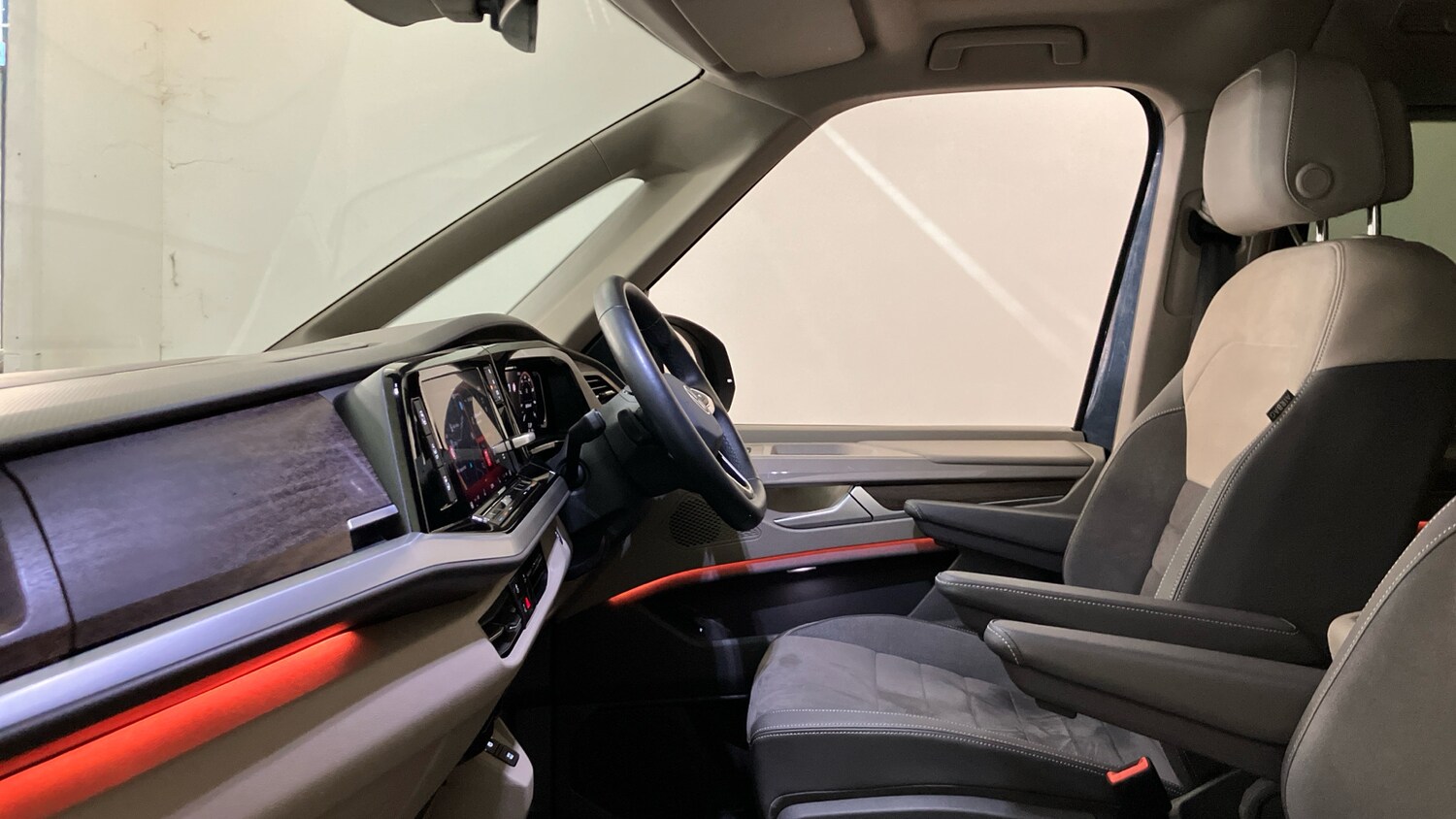 Used Volkswagen Multivan 2025 for sale - 76555653: Photo 24