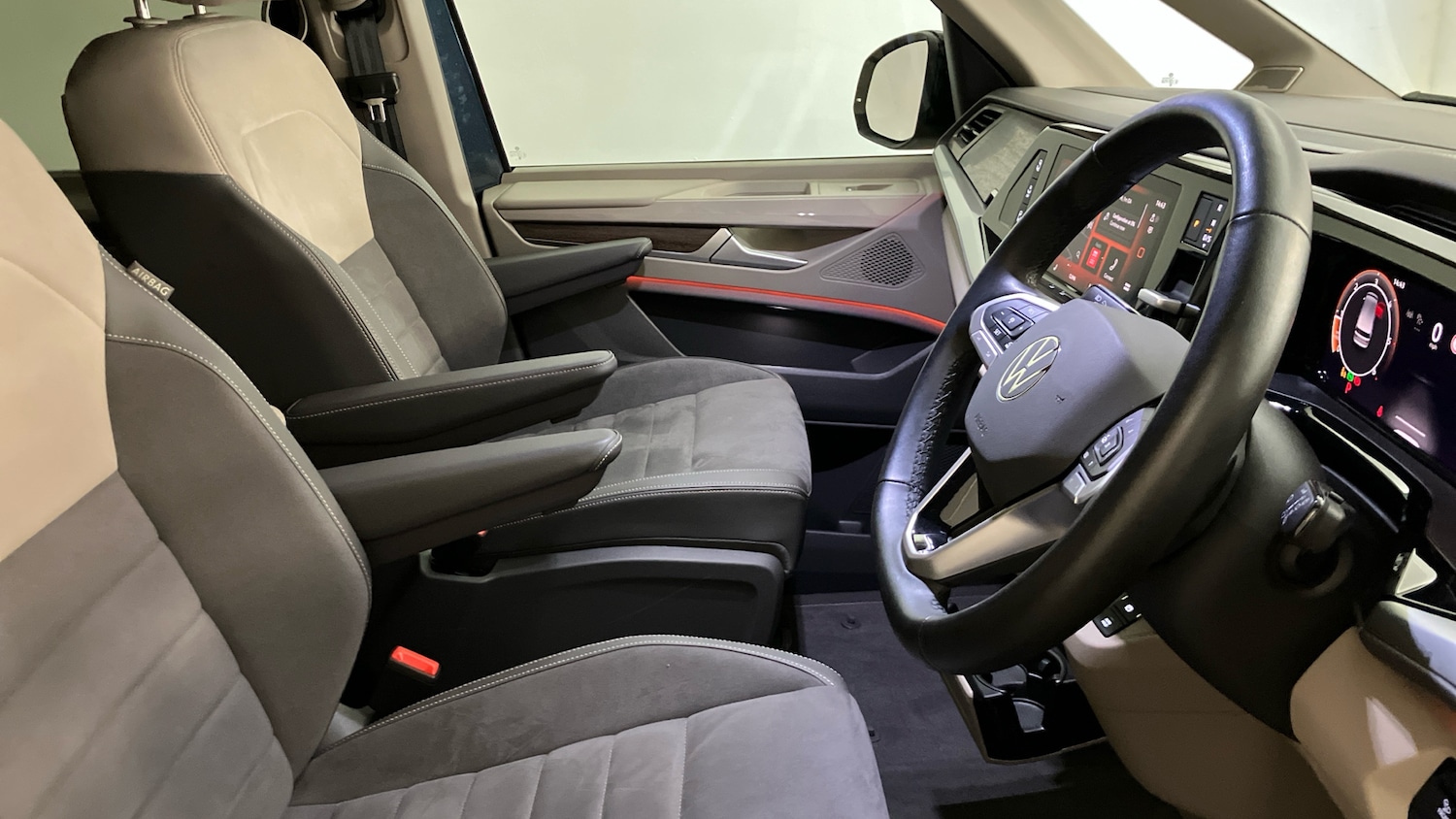 Used Volkswagen Multivan 2025 for sale - 76555653: Photo 25