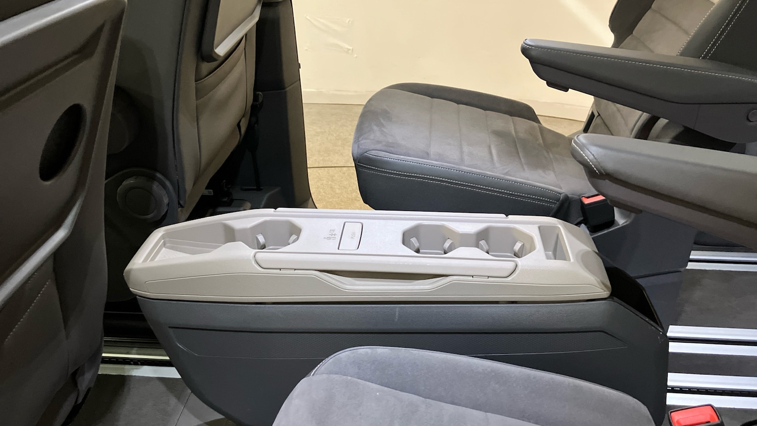 Used Volkswagen Multivan 2025 for sale - 76555653: Photo 28