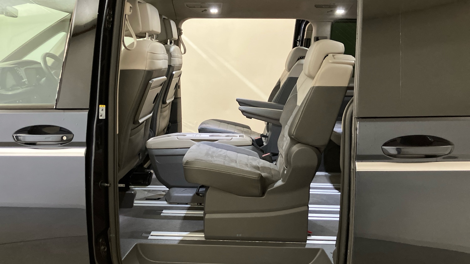 Used Volkswagen Multivan 2025 for sale - 76555653: Photo 30