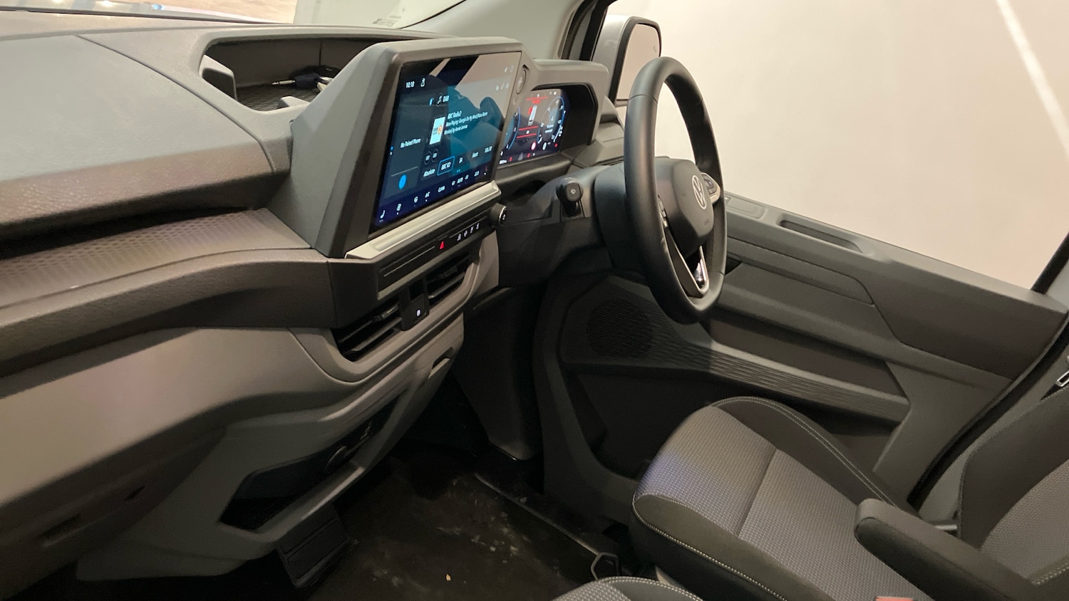 Used Volkswagen Transporter 2025 for sale - 76984605: Photo 2