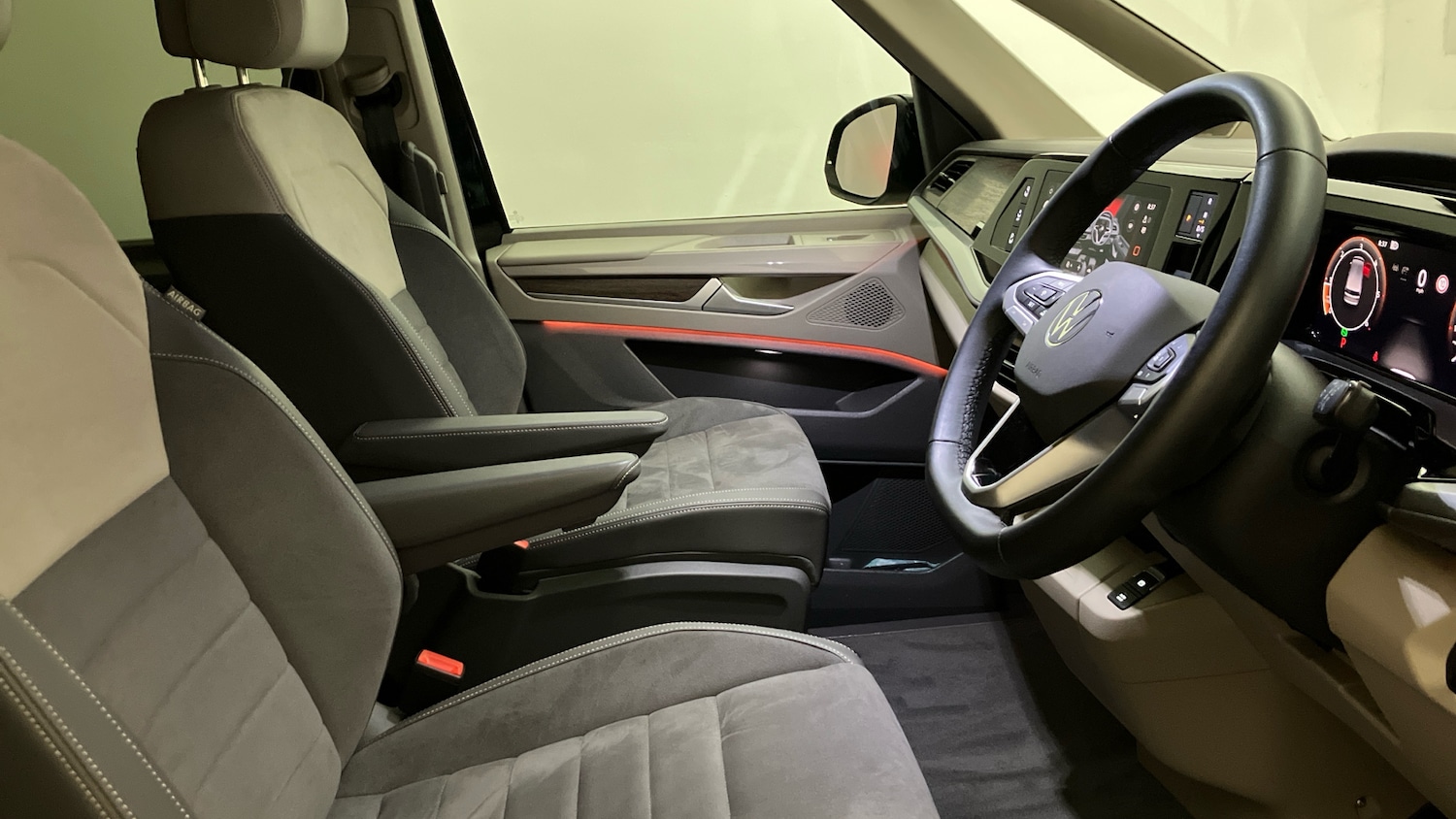 Used Volkswagen Multivan 2025 for sale - 76452650: Photo 15