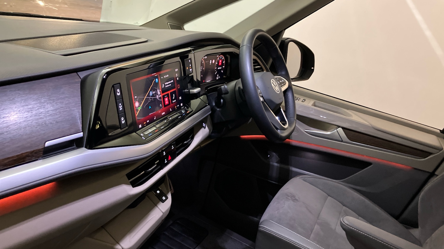 Used Volkswagen Multivan 2025 for sale - 76452650: Photo 2