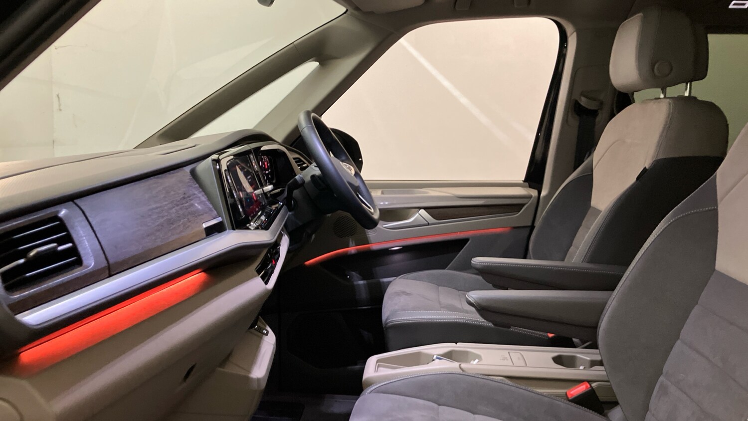 Used Volkswagen Multivan 2025 for sale - 76452650: Photo 25