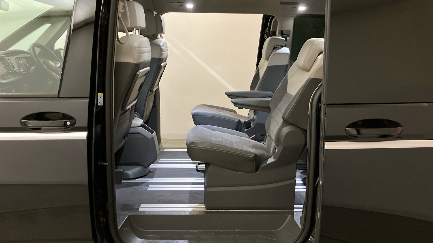 Used Volkswagen Multivan 2025 for sale - 76452650: Photo 27