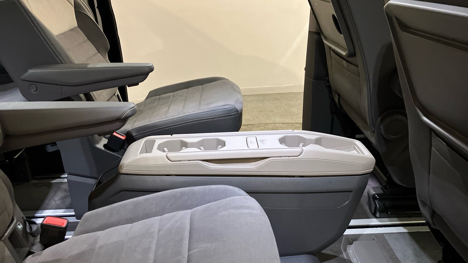 Used Volkswagen Multivan 2025 for sale - 76452650: Photo 29