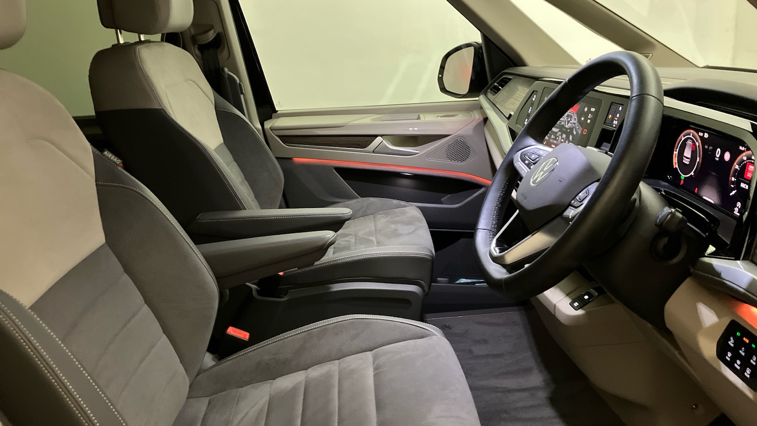 Used Volkswagen Multivan 2025 for sale - 76452650: Photo 31