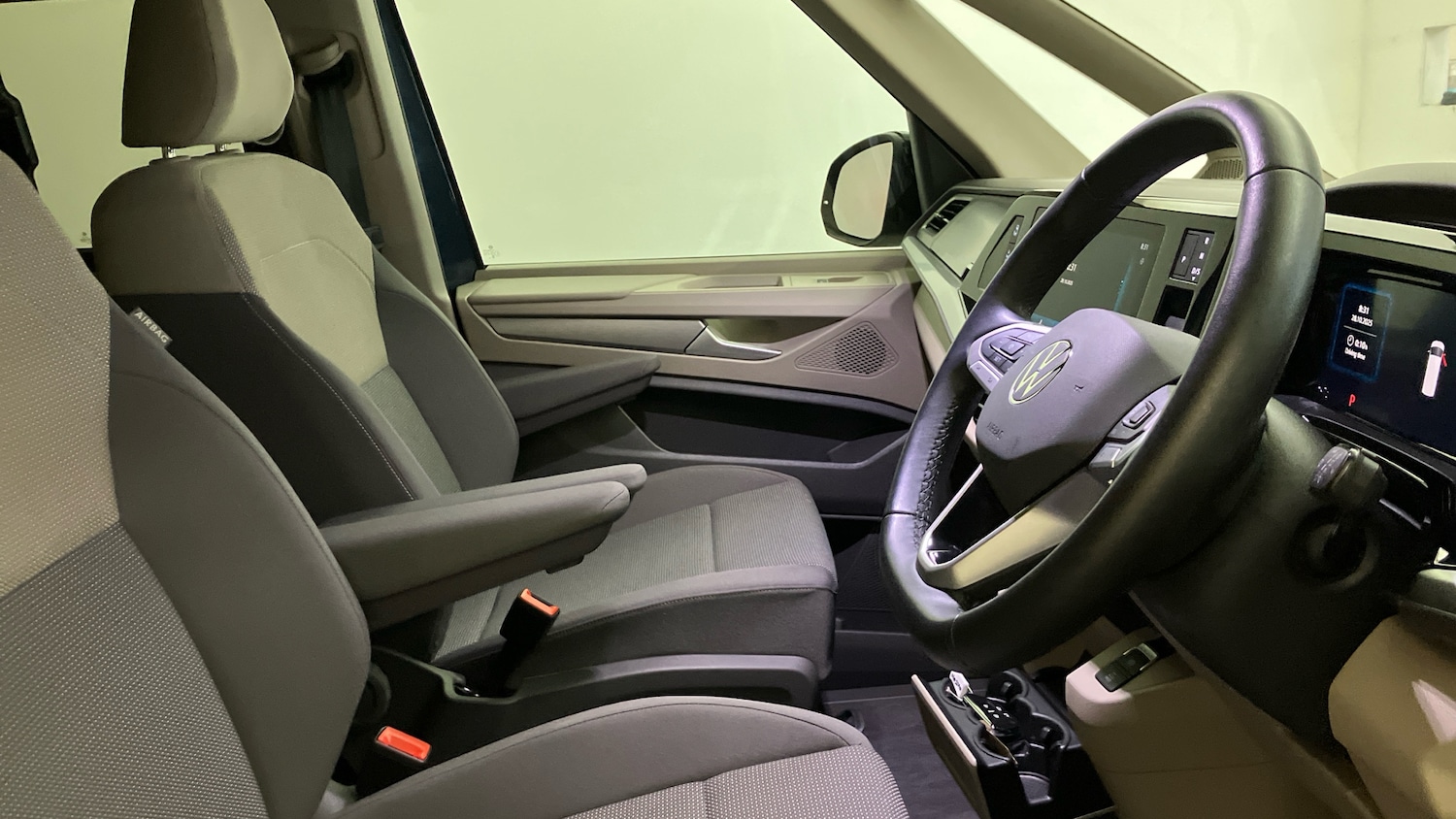 Used Volkswagen Multivan 2025 for sale - 76363265: Photo 15