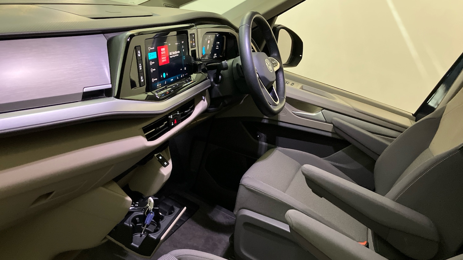 Used Volkswagen Multivan 2025 for sale - 76363265: Photo 2