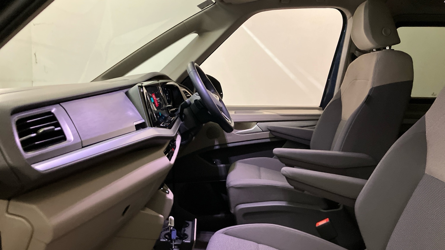 Used Volkswagen Multivan 2025 for sale - 76363265: Photo 24