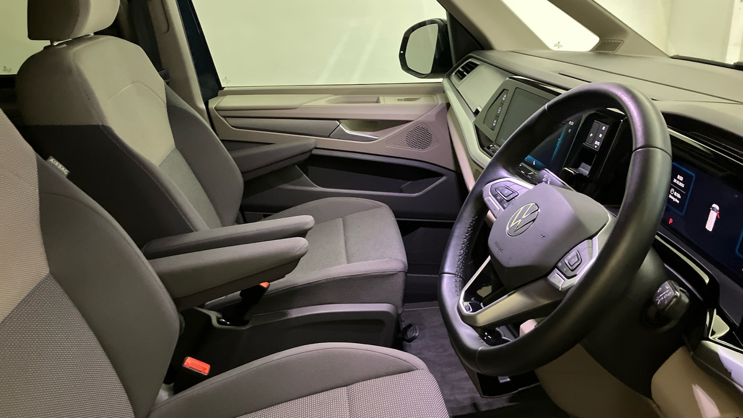 Used Volkswagen Multivan 2025 for sale - 76363265: Photo 25