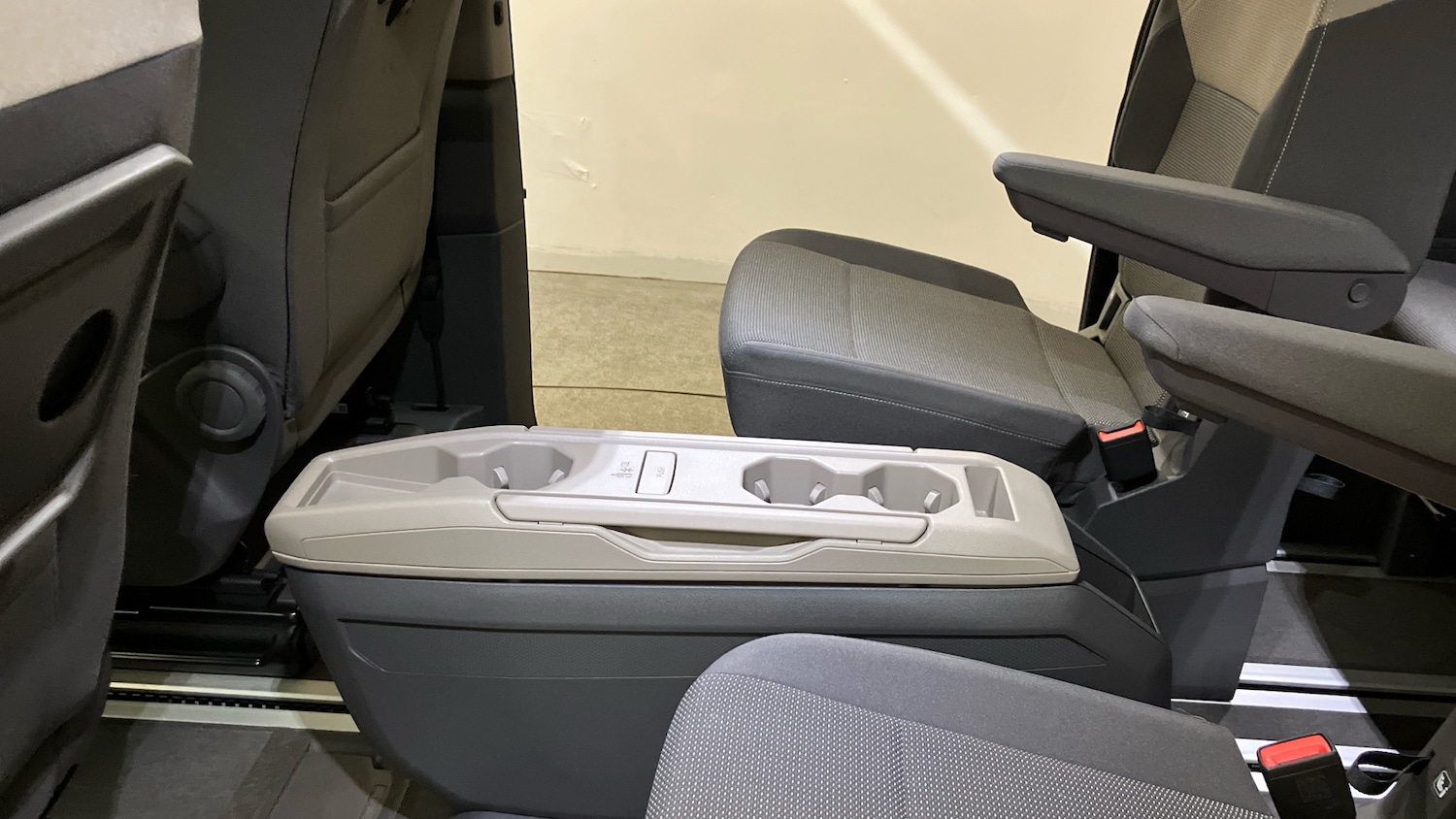 Used Volkswagen Multivan 2025 for sale - 76363265: Photo 28