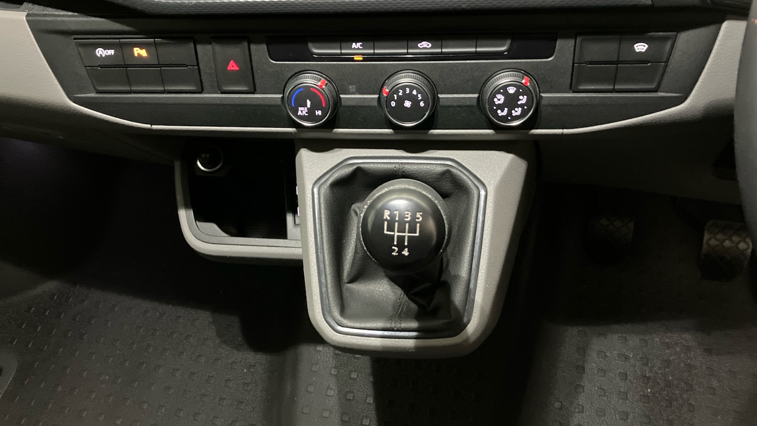 Used Volkswagen Transporter 2023 for sale - 78176379: Photo 14