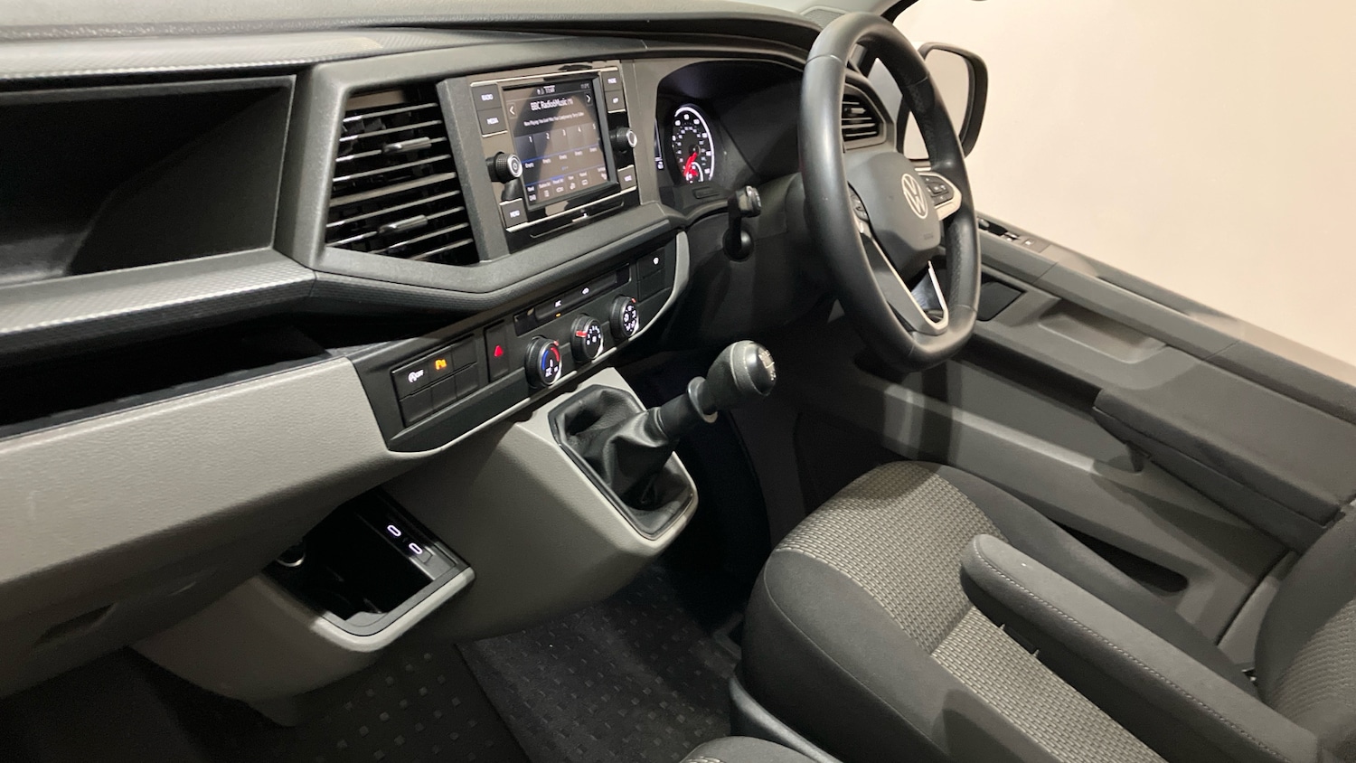 Used Volkswagen Transporter 2023 for sale - 78176379: Photo 2