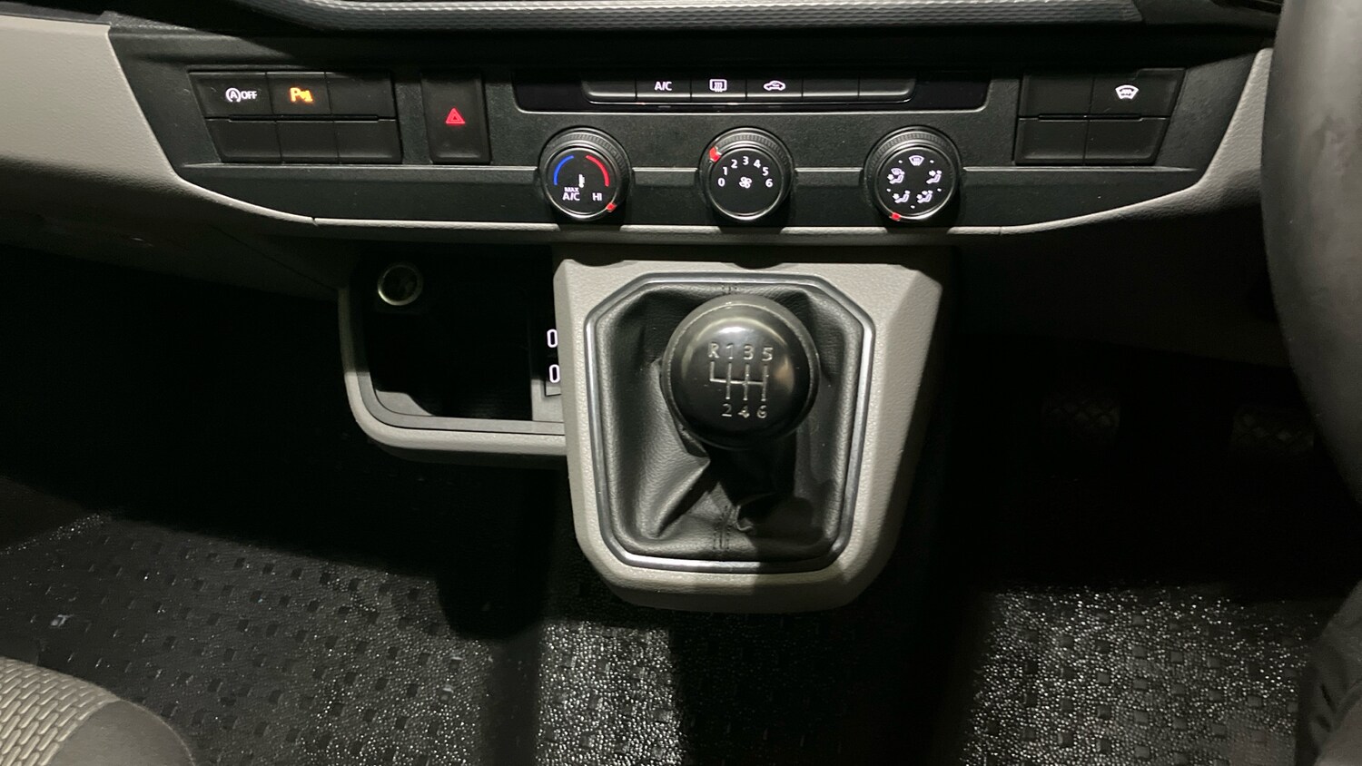 Used Volkswagen Transporter 2022 for sale - 76384897: Photo 14