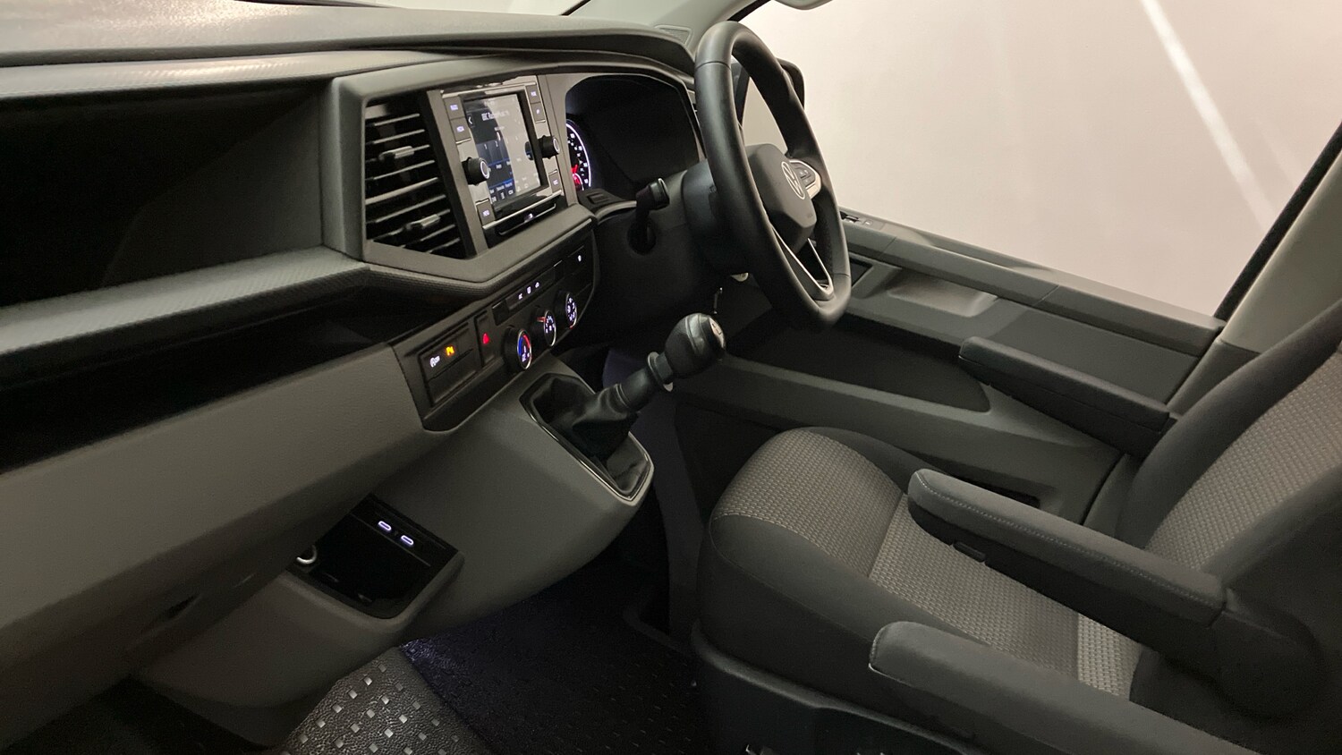 Used Volkswagen Transporter 2022 for sale - 76384897: Photo 2