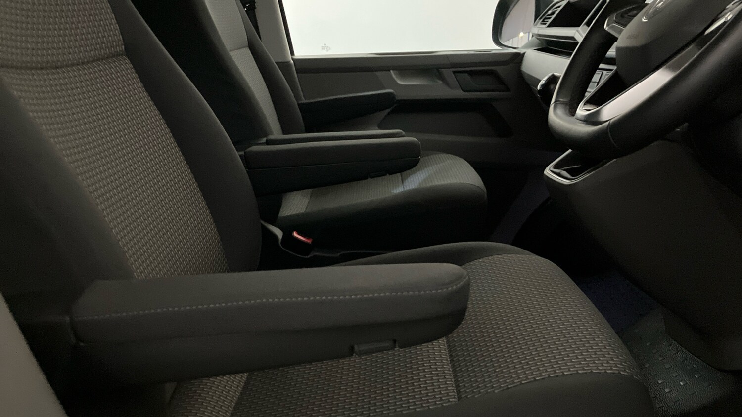 Used Volkswagen Transporter 2022 for sale - 76384897: Photo 38