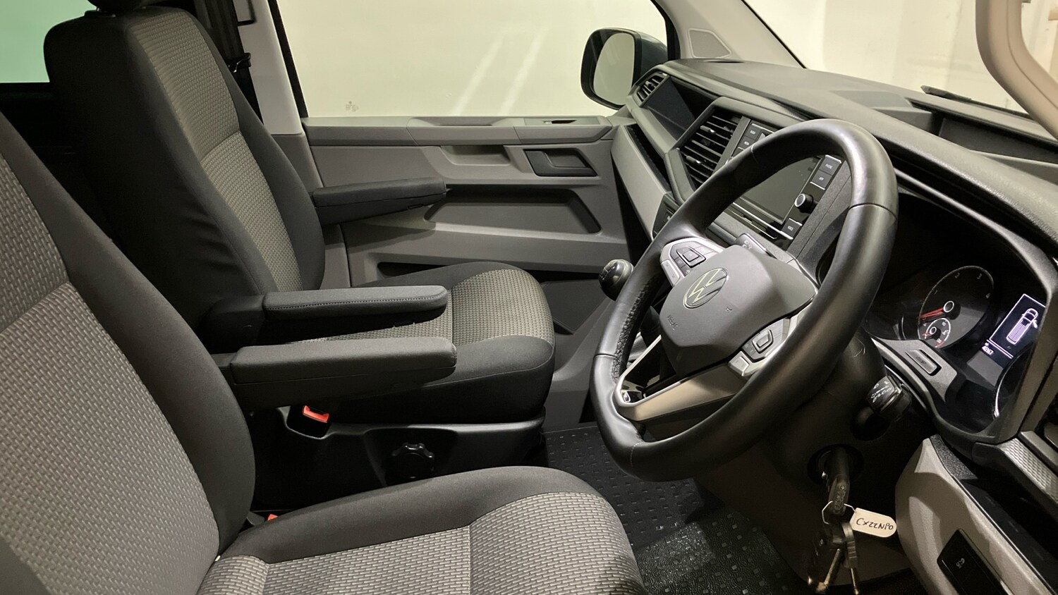 Used Volkswagen Transporter 2022 for sale - 76384897: Photo 43