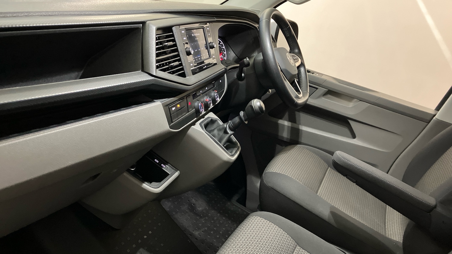 Used Volkswagen Transporter 2022 for sale - 76737929: Photo 2