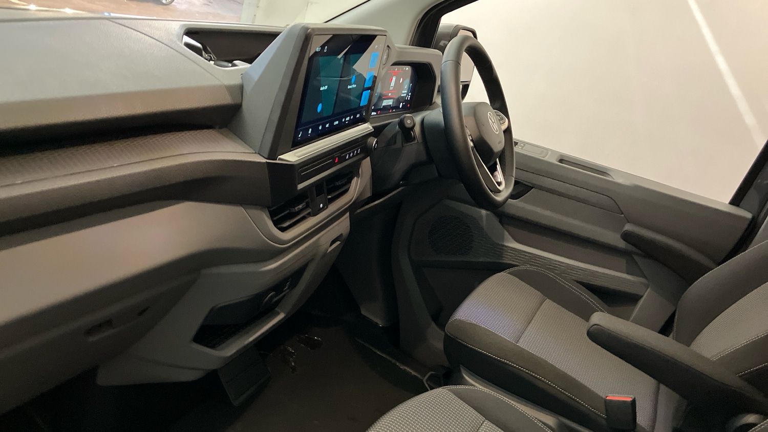 Used Volkswagen Transporter 2025 for sale - 76156518: Photo 2