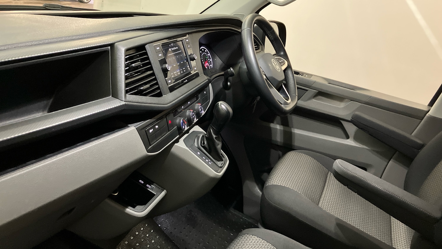 Used Volkswagen Transporter 2022 for sale - 76479469: Photo 2