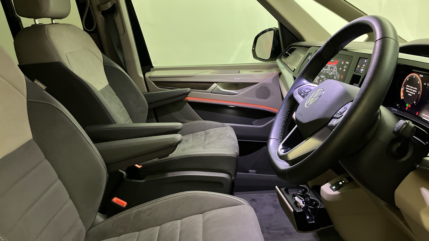 Used Volkswagen Multivan 2025 for sale - 76505483: Photo 15