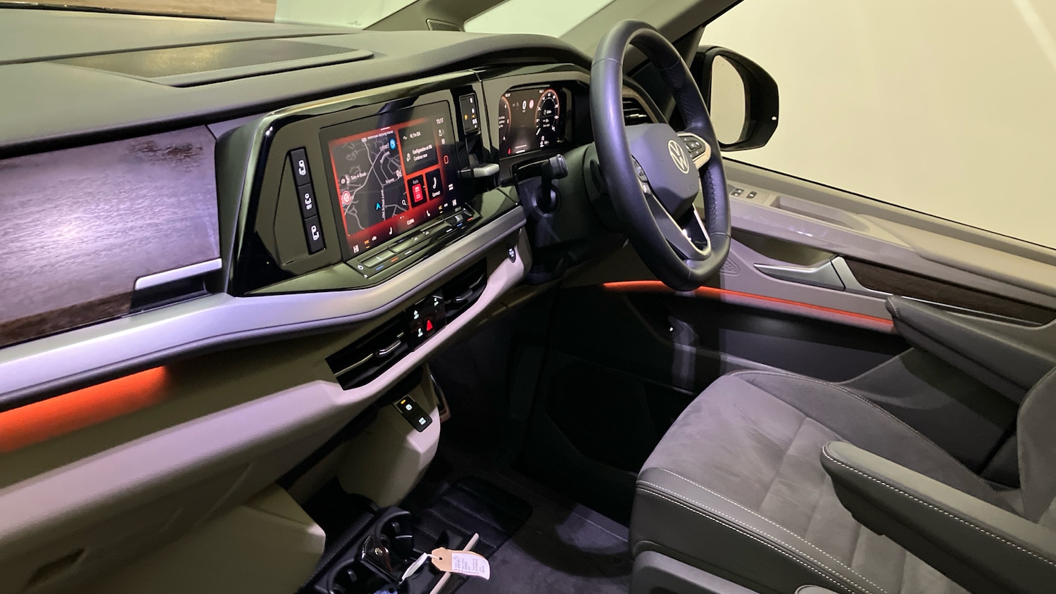 Used Volkswagen Multivan 2025 for sale - 76505483: Photo 2