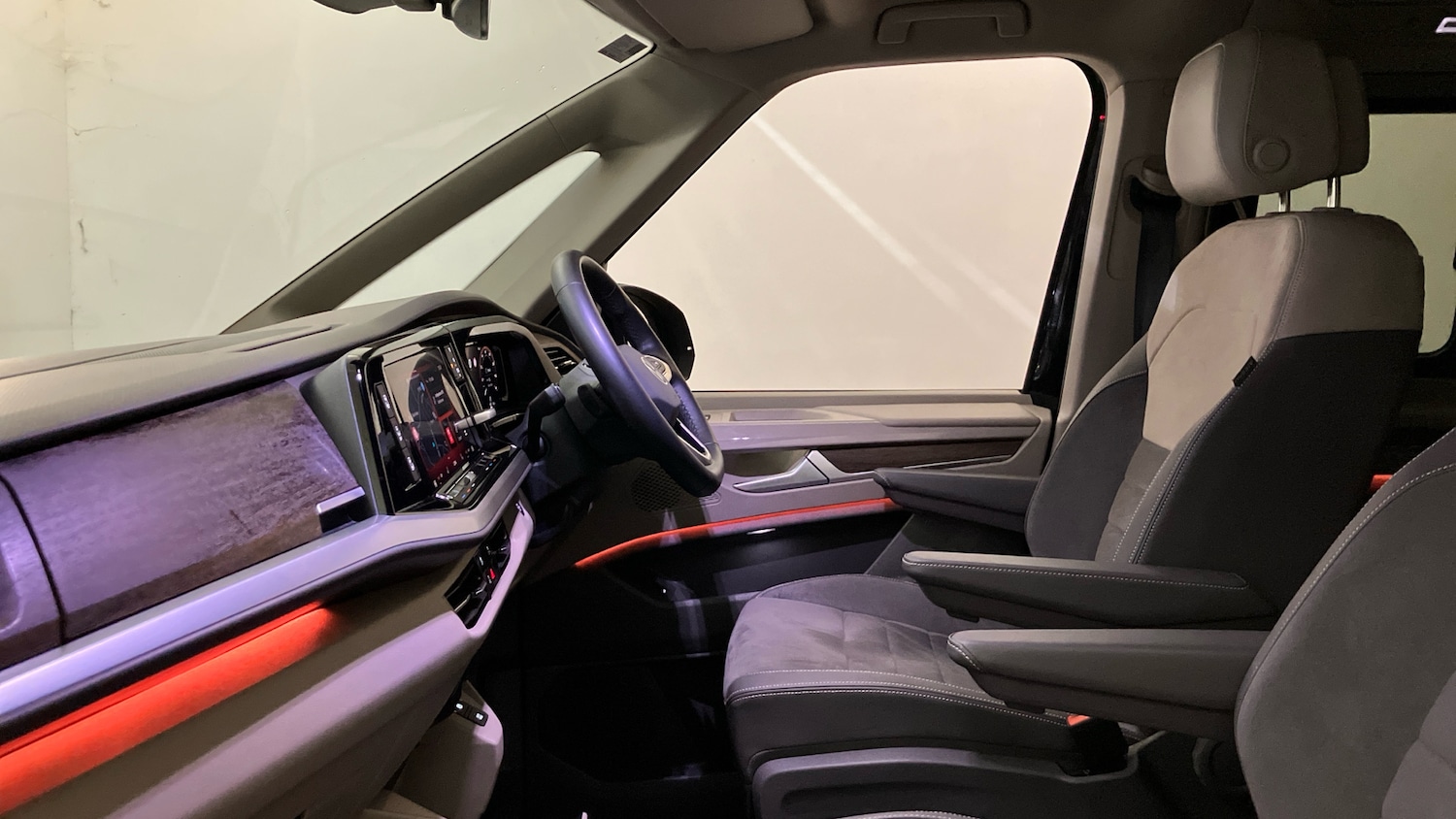 Used Volkswagen Multivan 2025 for sale - 76505483: Photo 26