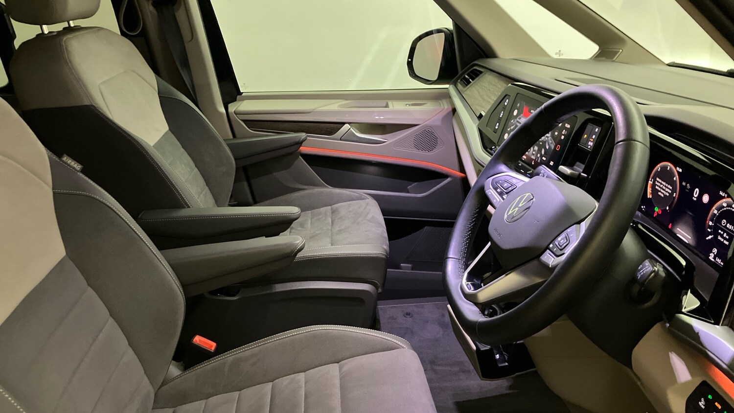 Used Volkswagen Multivan 2025 for sale - 76505483: Photo 32