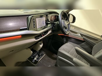 Used Volkswagen Multivan 2024 for sale - 78107272: Photo