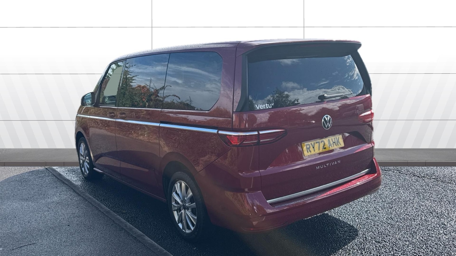 Used Volkswagen Multivan 2023 for sale - 77070793: Photo 2