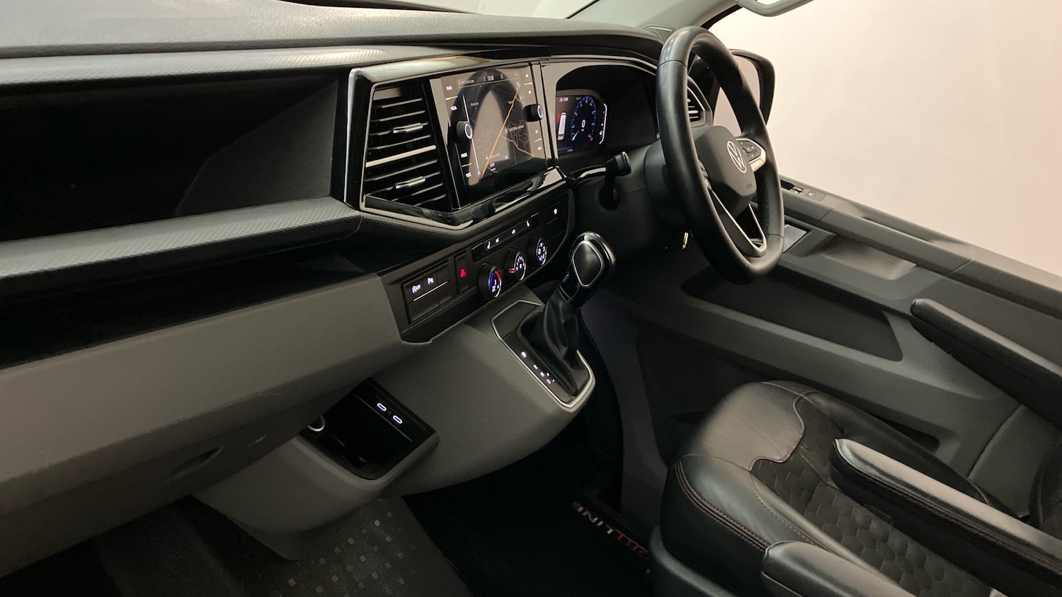 Used Volkswagen Transporter 2022 for sale - 77151870: Photo 2