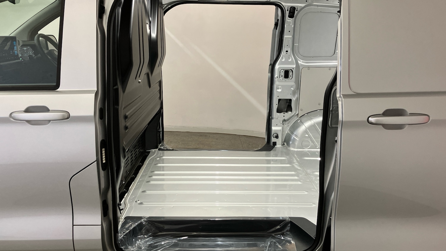 Used Volkswagen Transporter 2025 for sale - 77474598: Photo 25