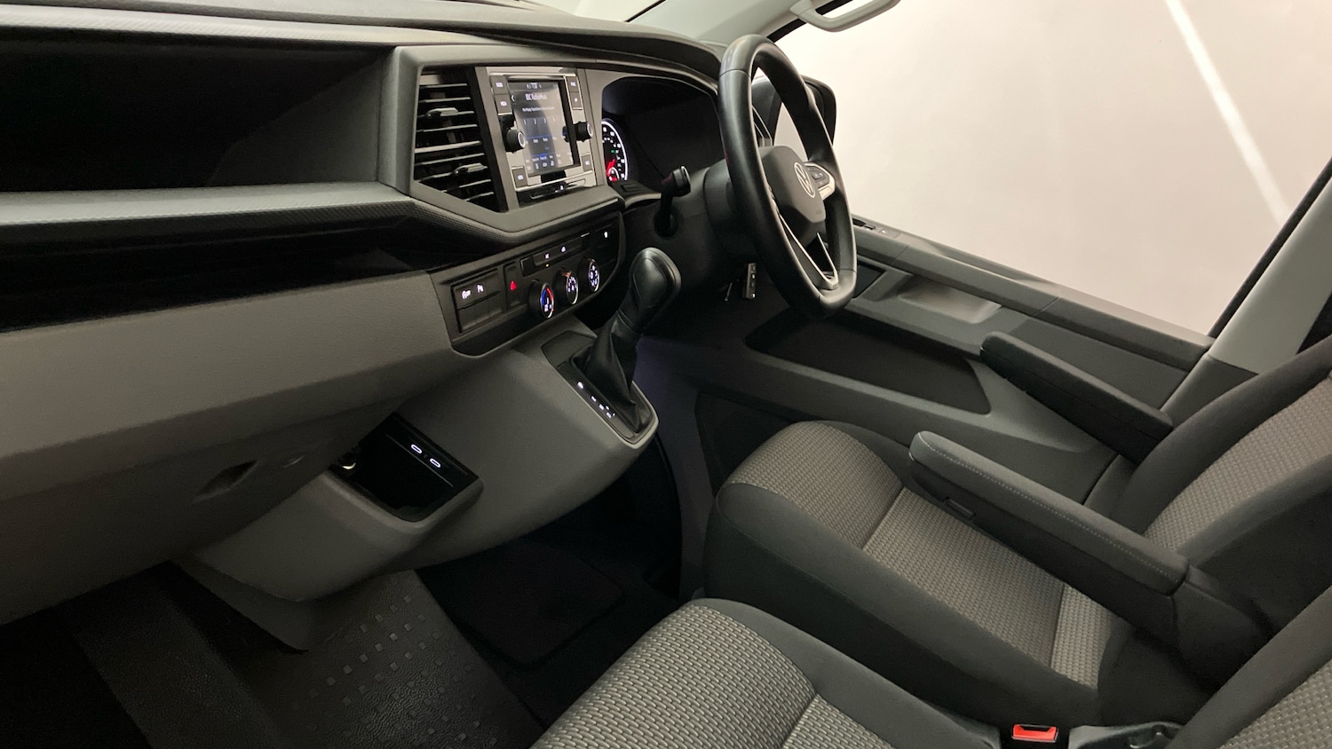 Used Volkswagen Transporter 2023 for sale - 76206509: Photo 2