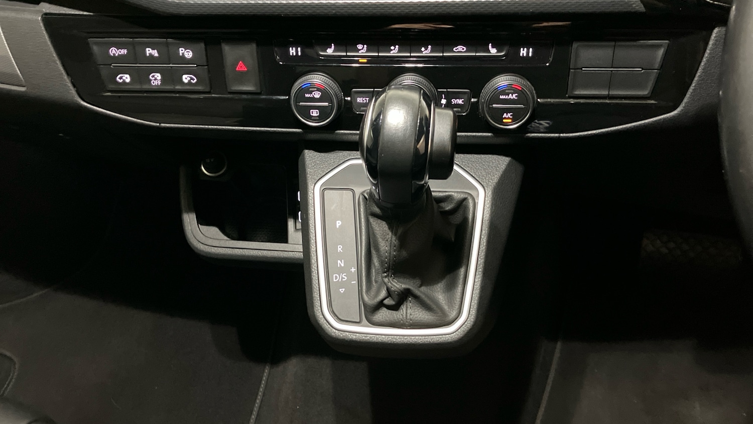 Used Volkswagen Caravelle 2020 for sale - 76329537: Photo 14