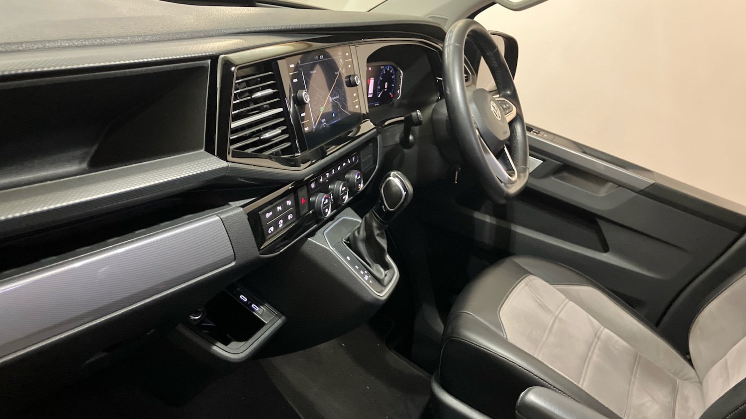 Used Volkswagen Caravelle 2020 for sale - 76329537: Photo 2