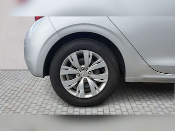 Used Peugeot 208 2015 for sale - 78761096: Photo