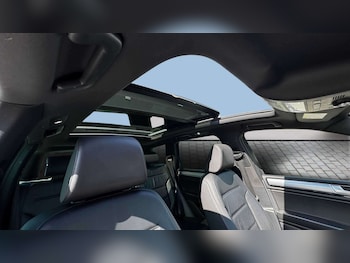 Used Volkswagen Touareg 2016 for sale - 78389055: Photo