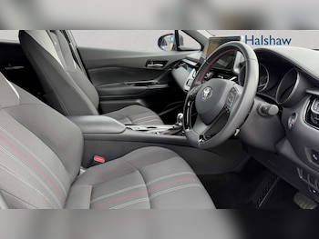 Used Toyota C-HR 2022 for sale - 79364712: Photo