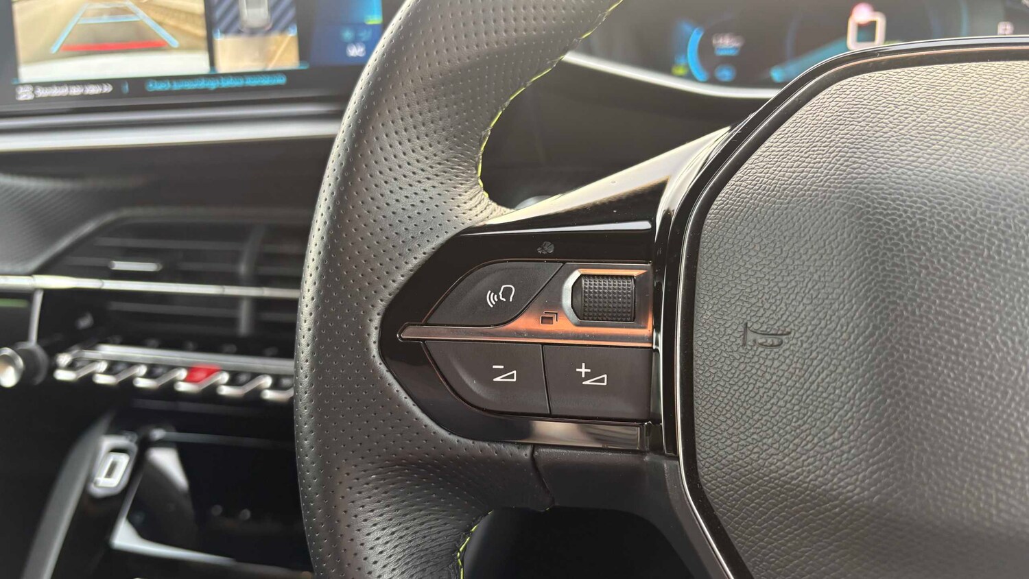 Used Peugeot 2008 2023 for sale - 77857573: Photo 11