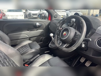 Used Abarth 695 2023 for sale - 77857104: Photo