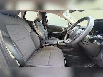 Used Renault Captur 2023 for sale - 79251318: Photo
