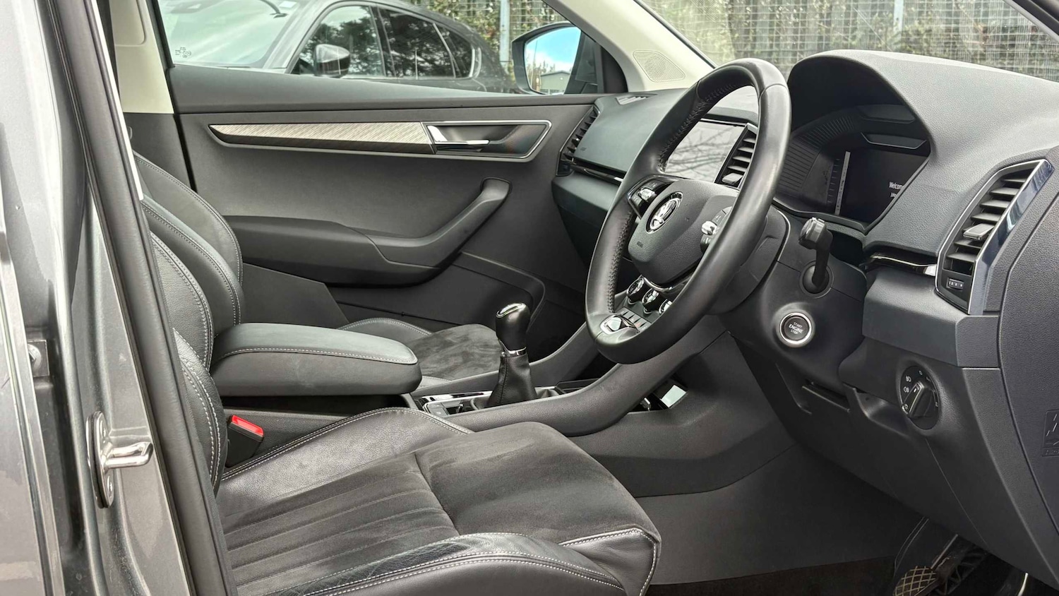 Used Skoda Karoq 2022 for sale - 77885823: Photo 2