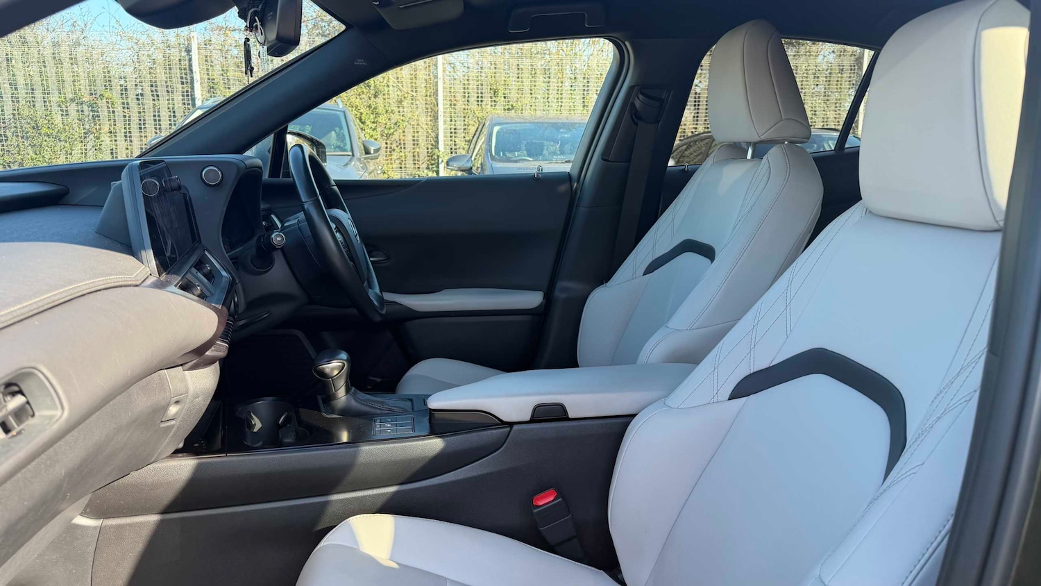 Used Lexus UX 2023 for sale - 77943393: Photo 8