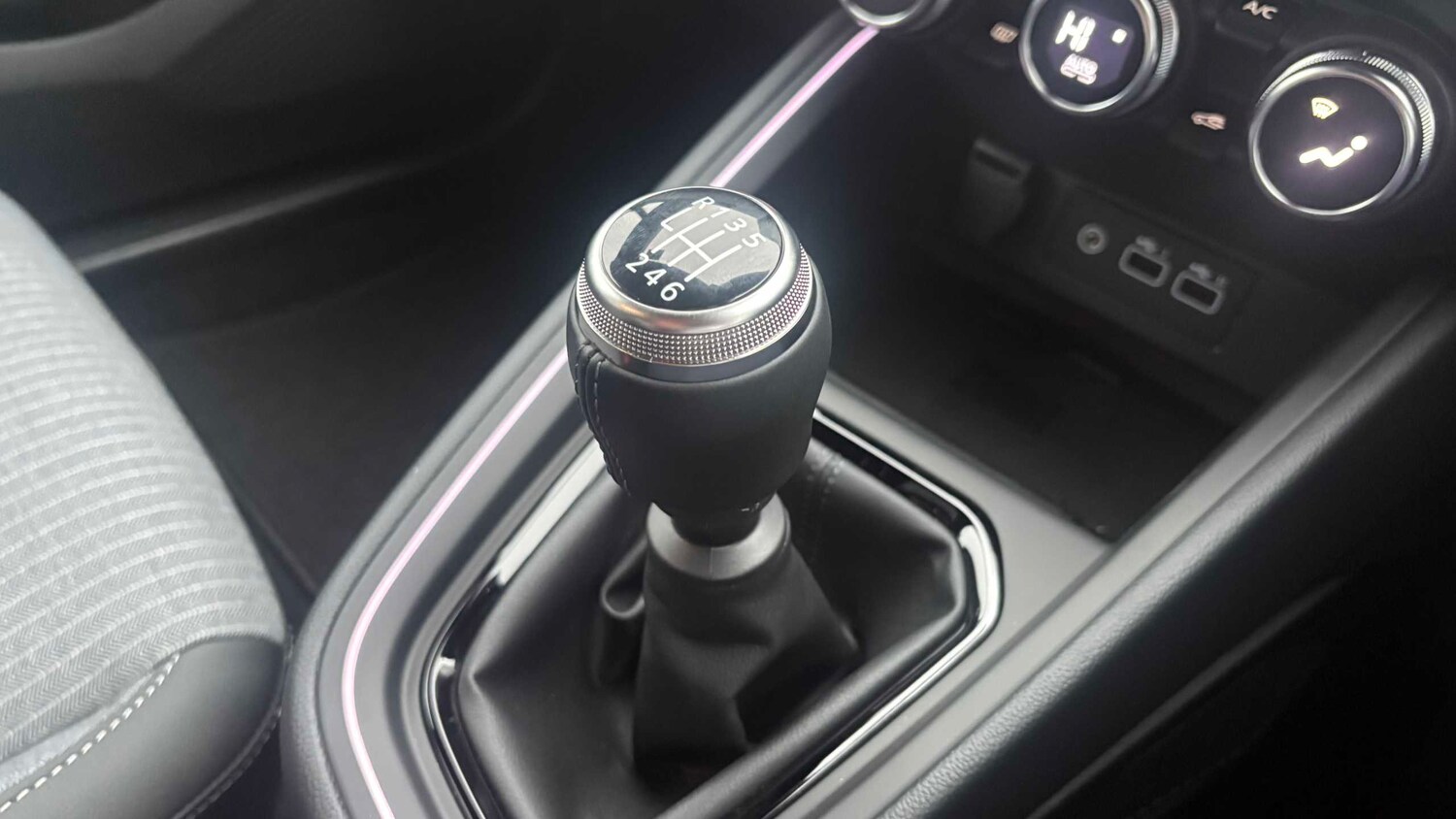 Used Renault Clio 2025 for sale - 77861778: Photo 14