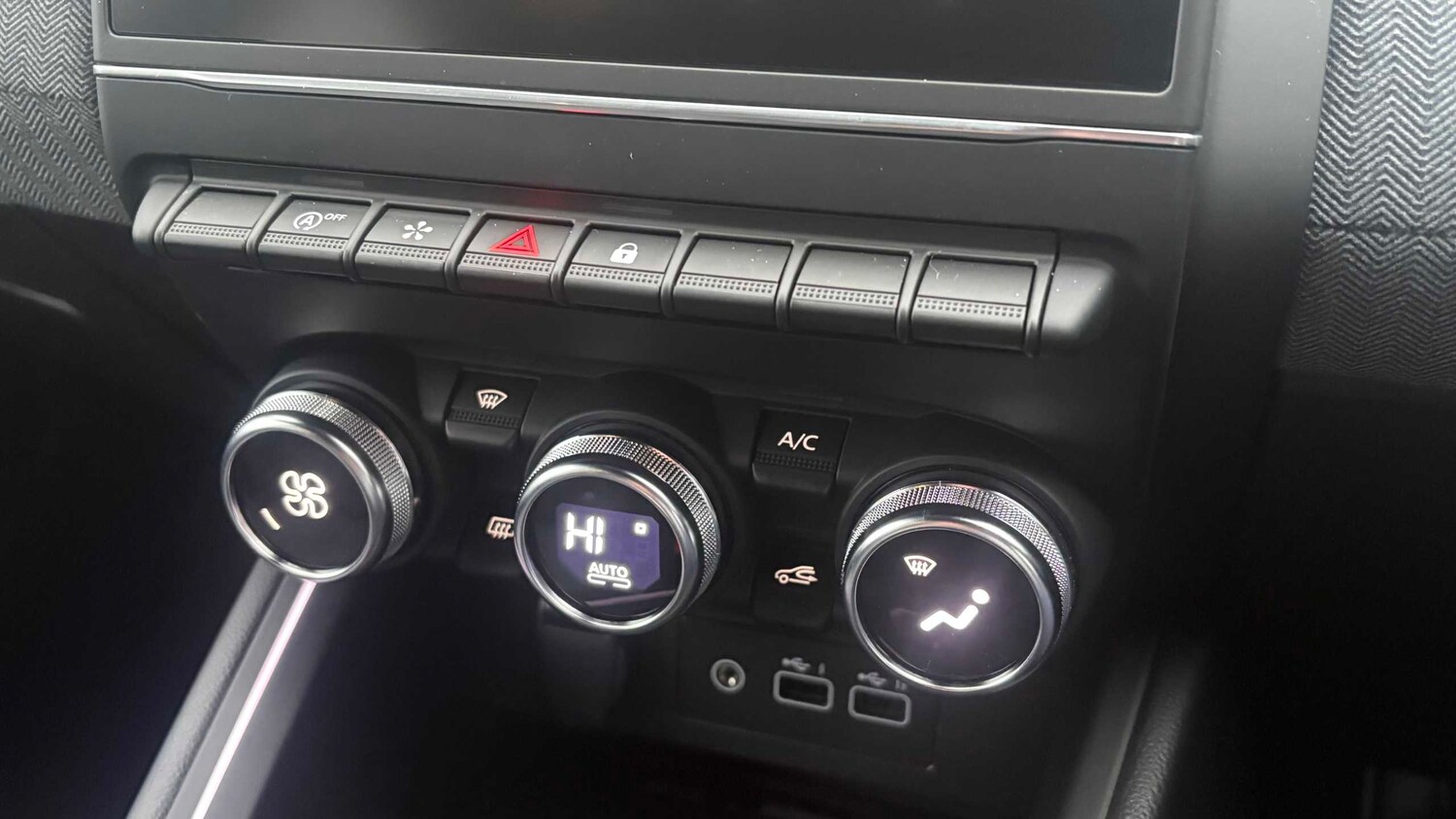 Used Renault Clio 2025 for sale - 77861778: Photo 17