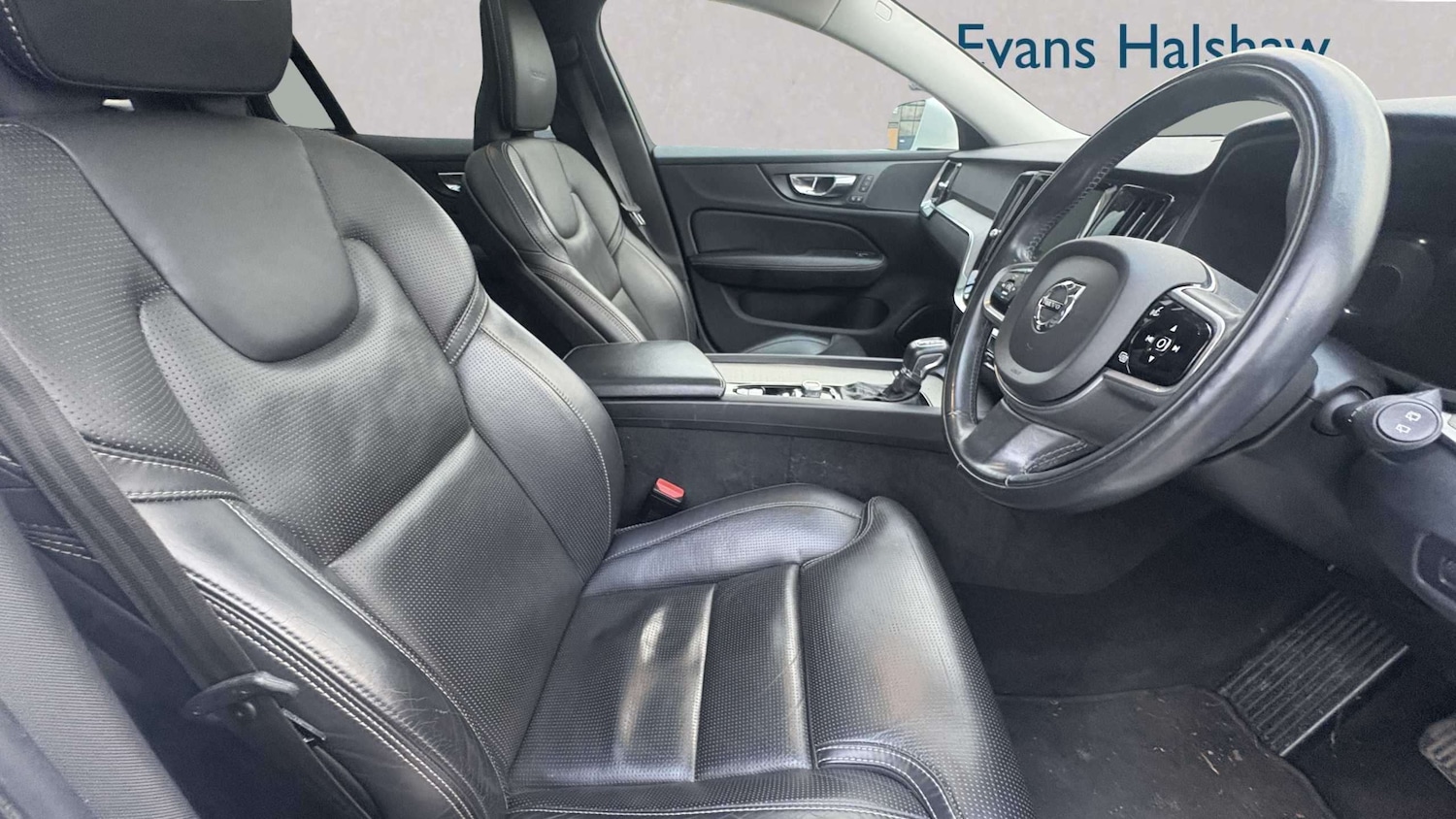 Used Volvo V60 2019 for sale - 77972833: Photo 3