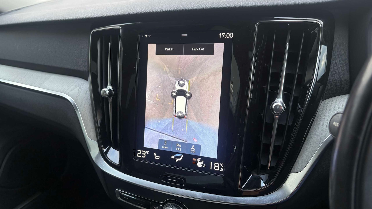 Used Volvo V60 2019 for sale - 77972833: Photo 8