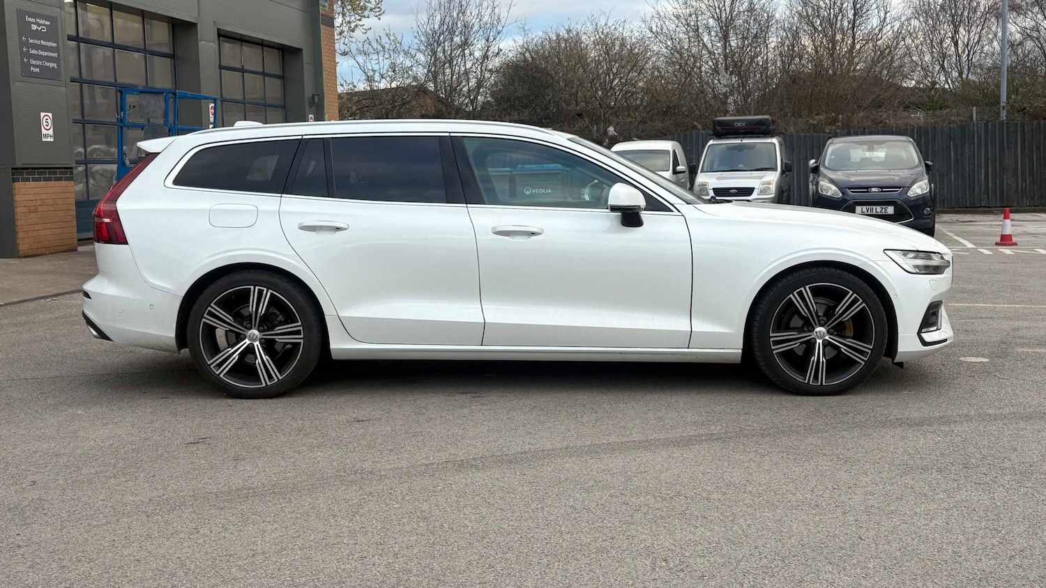 Used Volvo V60 2019 for sale - 77972833: Photo 9